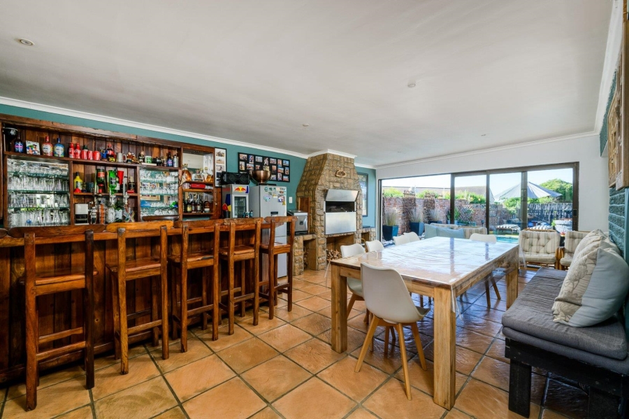 8 Bedroom Property for Sale in Summerstrand Eastern Cape